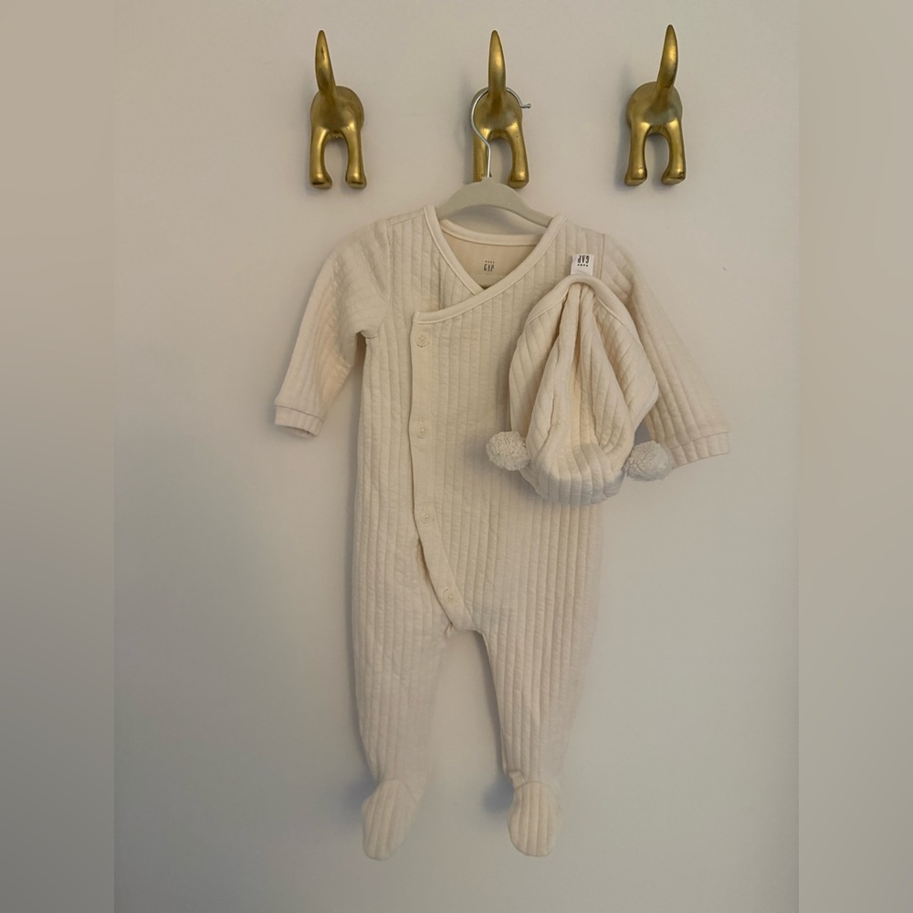 NWT Baby GAP Cream Ribbed Kids One Piece with Hat